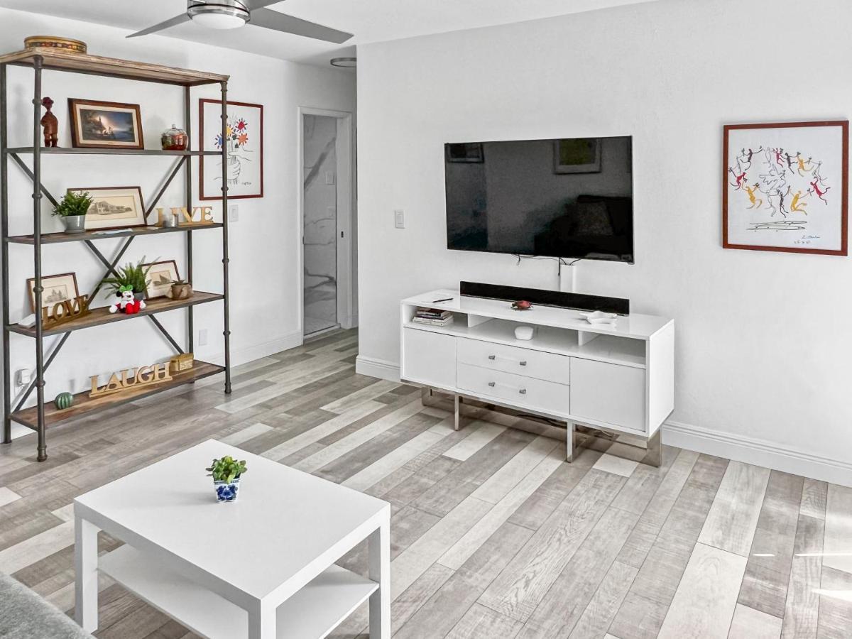 Stylish & Cozy Escape Near The Beach- Free Parking, Backyard, Private, Bbq Pompano Beach Exterior foto